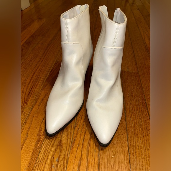Charlotte Russe white pointed boots, size 8 never worn! - Picture 3 of 4